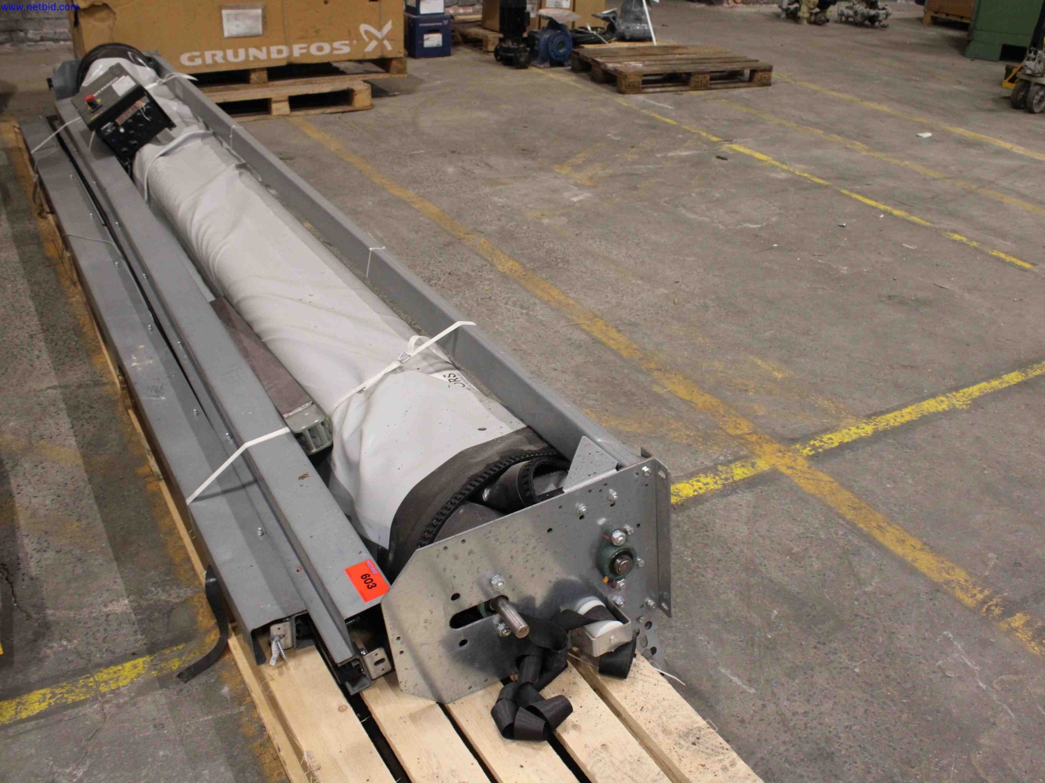 Elektrisch betriebenes Rolltor